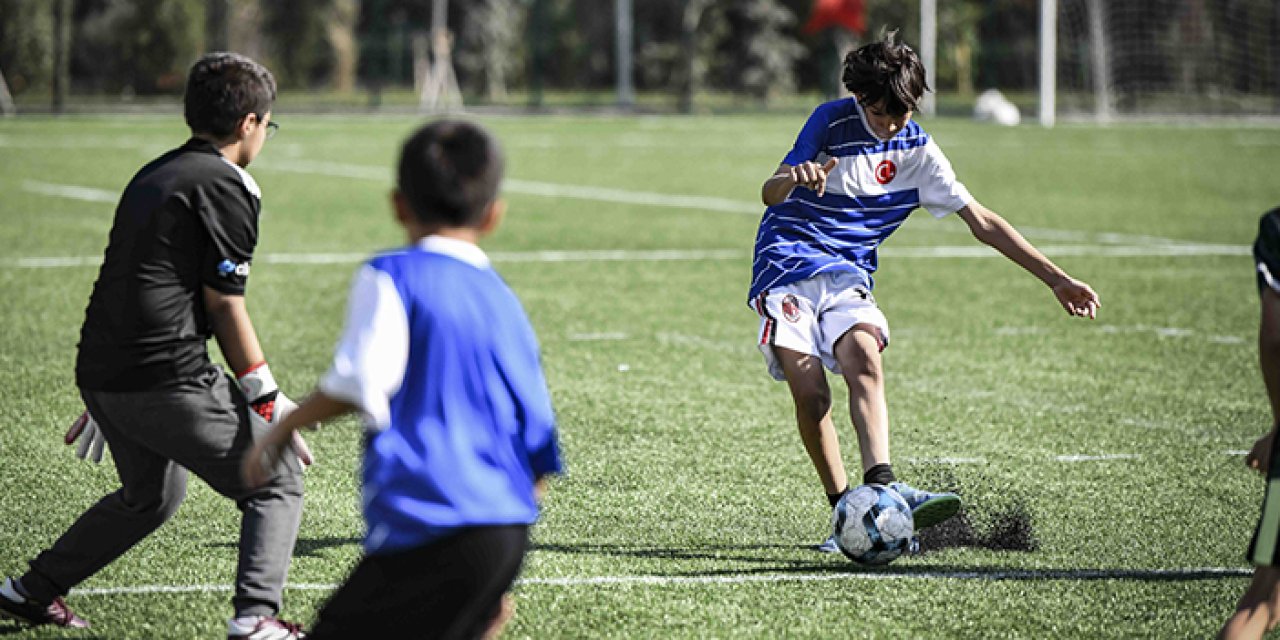 Başkentli çocuklar yaz tatilinde futbolla buluştu