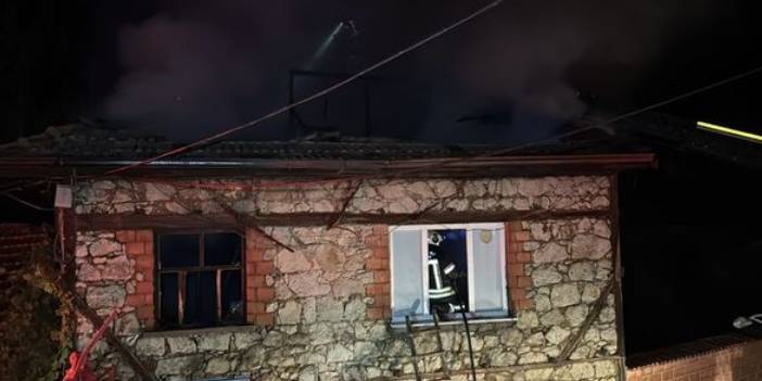 Kütahya köyünde yangın: 4 ev küle döndü