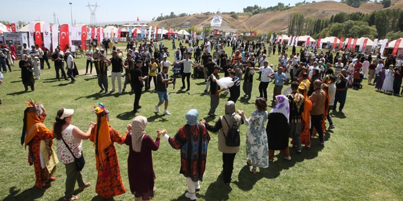 Ahlat’ta Malazgirt Zaferi’nin 954. yılı coşkuyla kutlanıyor