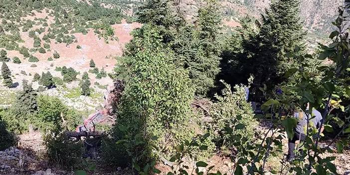 Adana’da otomobil uçuruma yuvarlandı: 2 kişi hayatını kaybetti