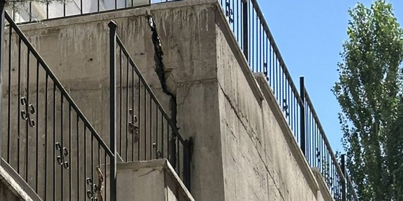 Ankara'da sızdıran şebeke suyu tehlike saçıyor: İstinat duvarı çökmek üzere