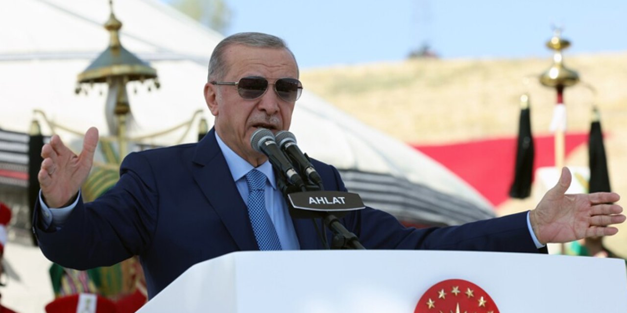 Erdoğan, Ahlat’ta vatandaşlarla buluştu