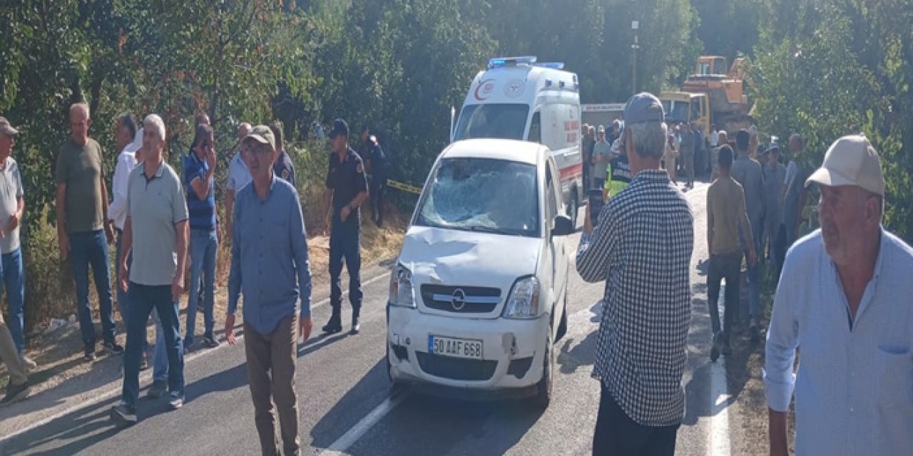 Cenazeye gidenlere otomobil çarptı: 1 ölü, 4 yaralı