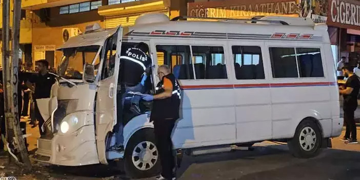 Dolmuş şoförü direksiyon başında silahlı saldırıda öldürüldü
