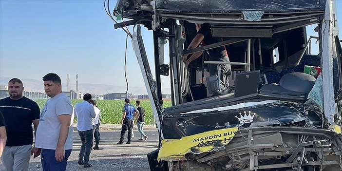 Mardin’de feci kaza: Halk otobüsü ile TIR çarpıştı,1 kişi öldü 9 kişi yaralandı