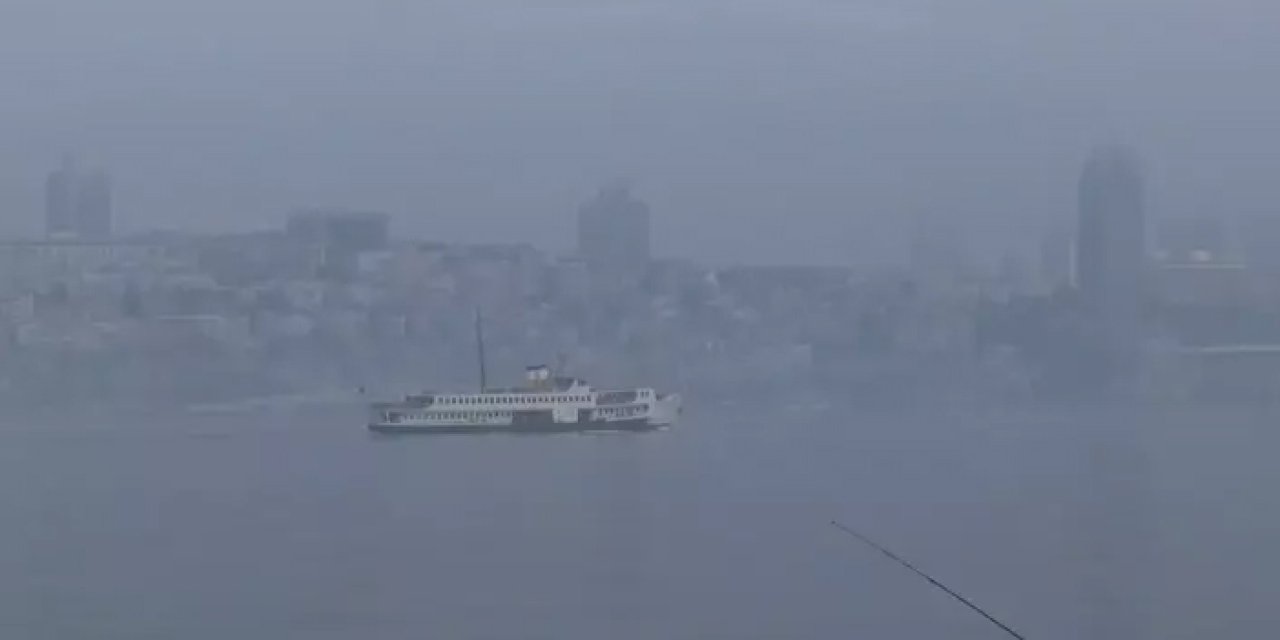 İstanbul Boğazı’nı yoğun sis kapladı