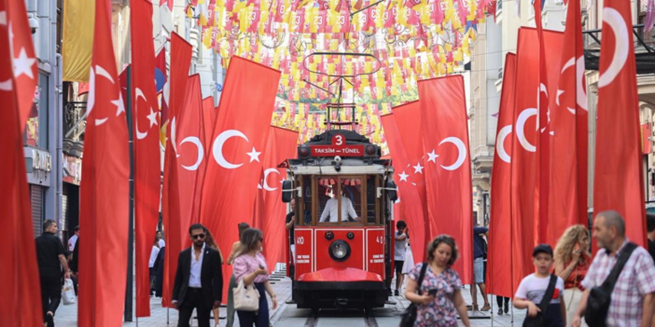Ülke genelinde 30 Ağustos Zafer Bayramı kutlanıyor