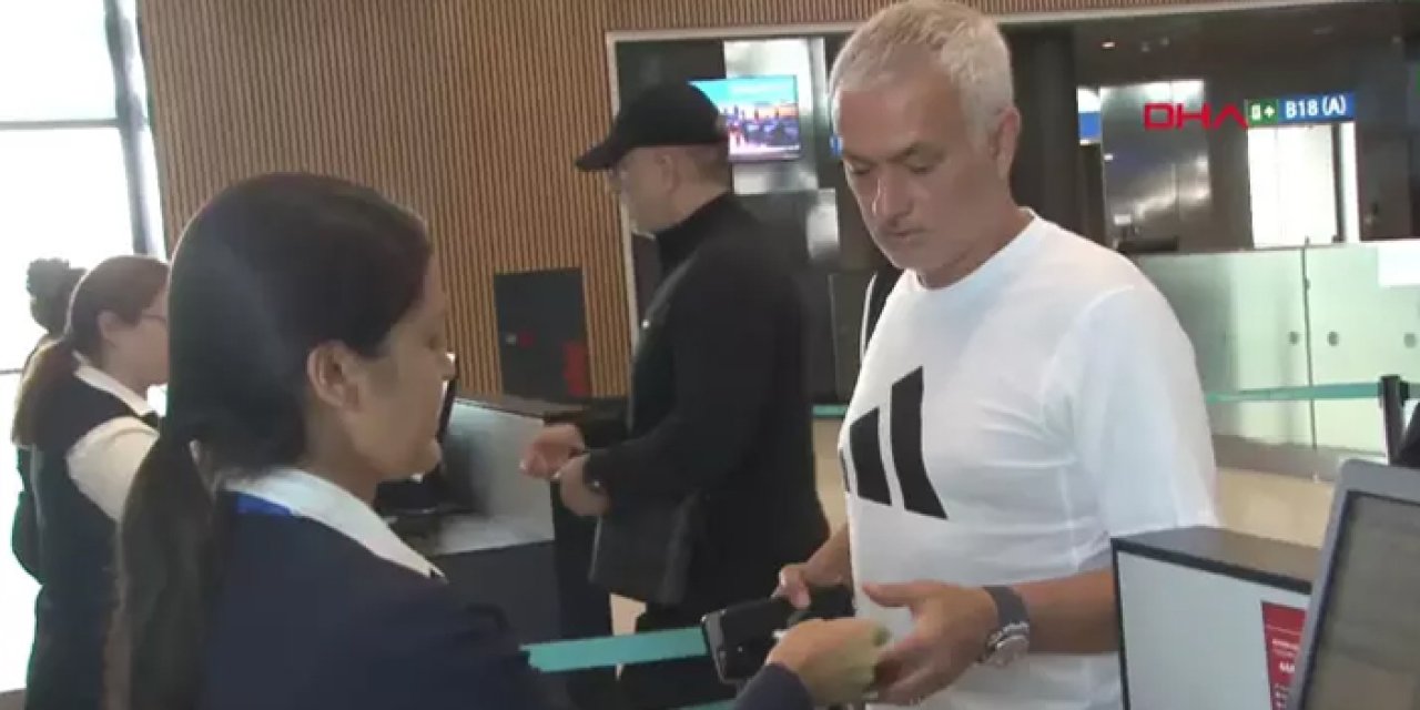 Özel jetle gelen Mourinho, tarifeli uçakla ülkeden ayrıldı