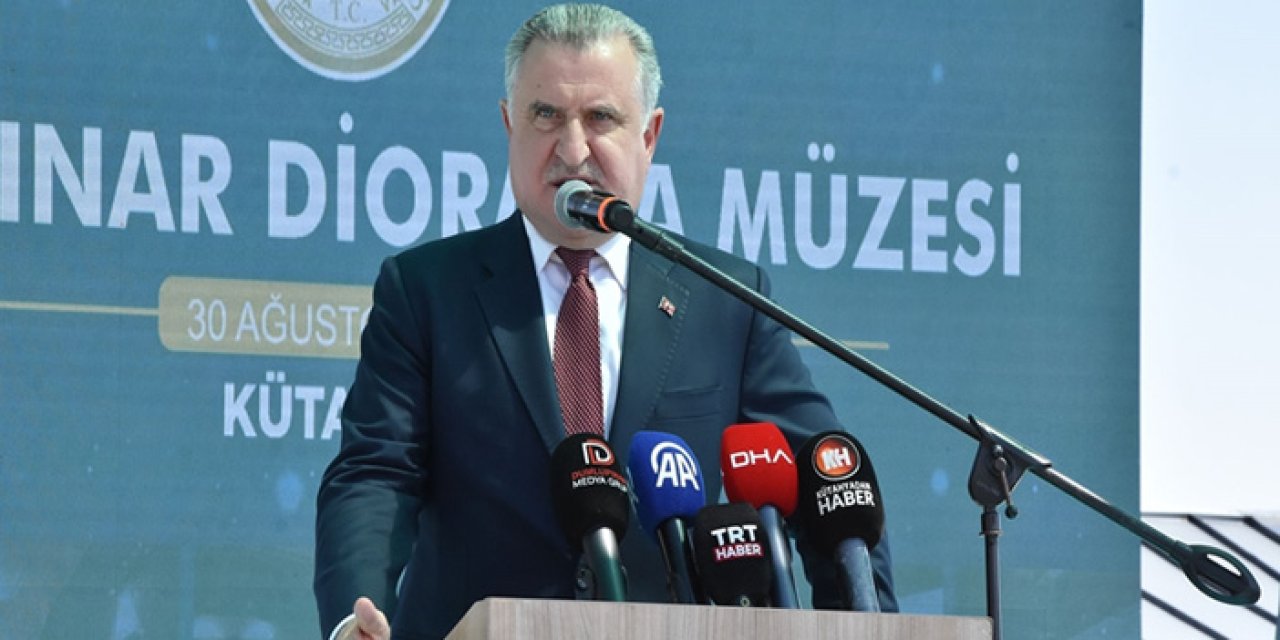 Bakan Bak: Geleceğe gençlerimizle yürüyeceğiz