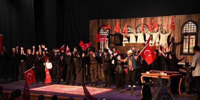 Zafer Bayramı, Pursaklar’da “İstiklal” Tiyatrosu ile taçlandı