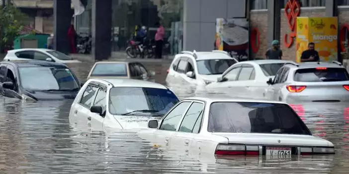 Pakistan’da muson yağmurları felakete dönüştü: Ölü sayısı 33’e yükseldi