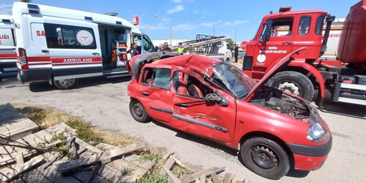 Manisa'da zincirleme trafik kazası: 3 kişi yaralı