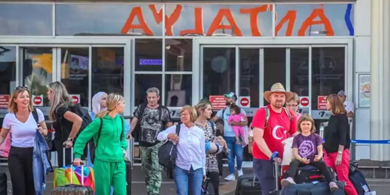 Antalya yaz sezonunu 11,7 milyon turistle kapattı