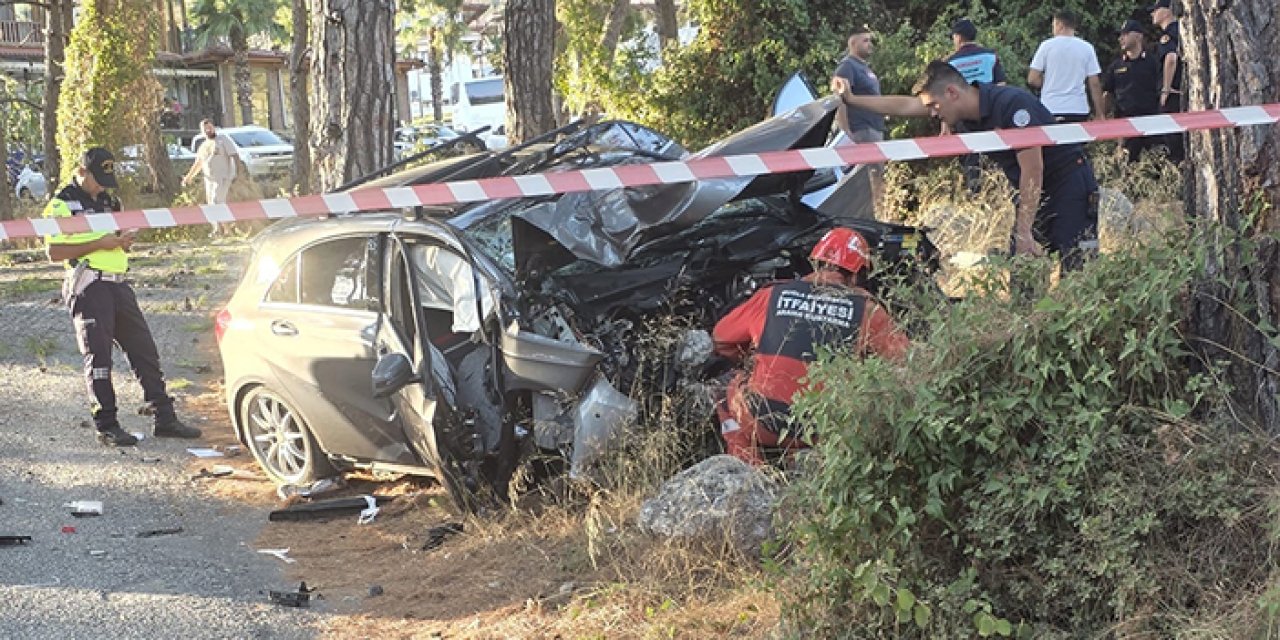 Muğla’da feci kaza: Araç ağaca çarptı, 1 ölü 1 yaralı