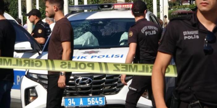 Taksim’de feci kaza: Polis aracı aydınlatma direğine çarptı, 4 polis yaralı!