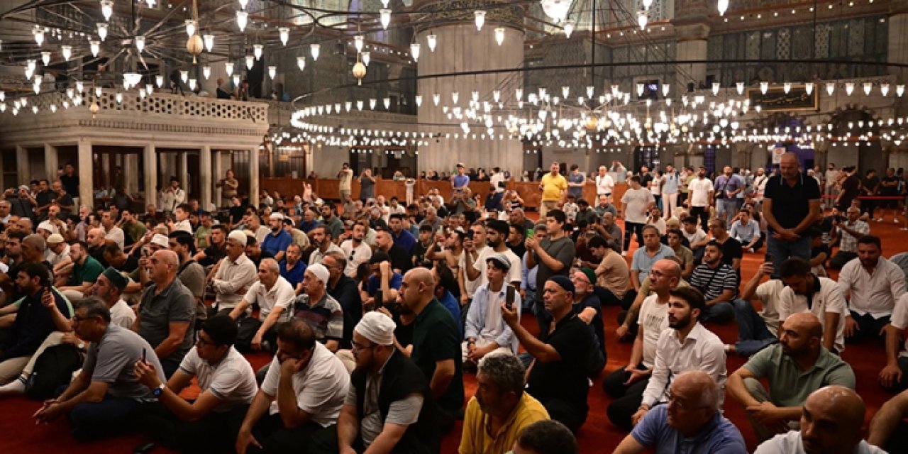 Mevlit Kandili’nde camiler doldu, dualar yükseldi