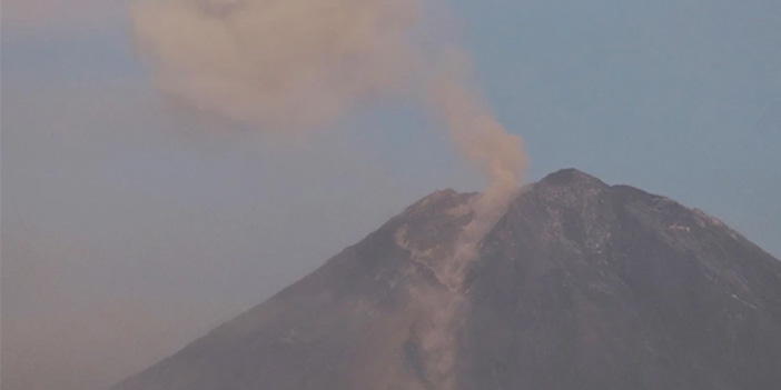 Semeru Yanardağı’nda art arda iki patlama: Küller 500 metreye yükseldi