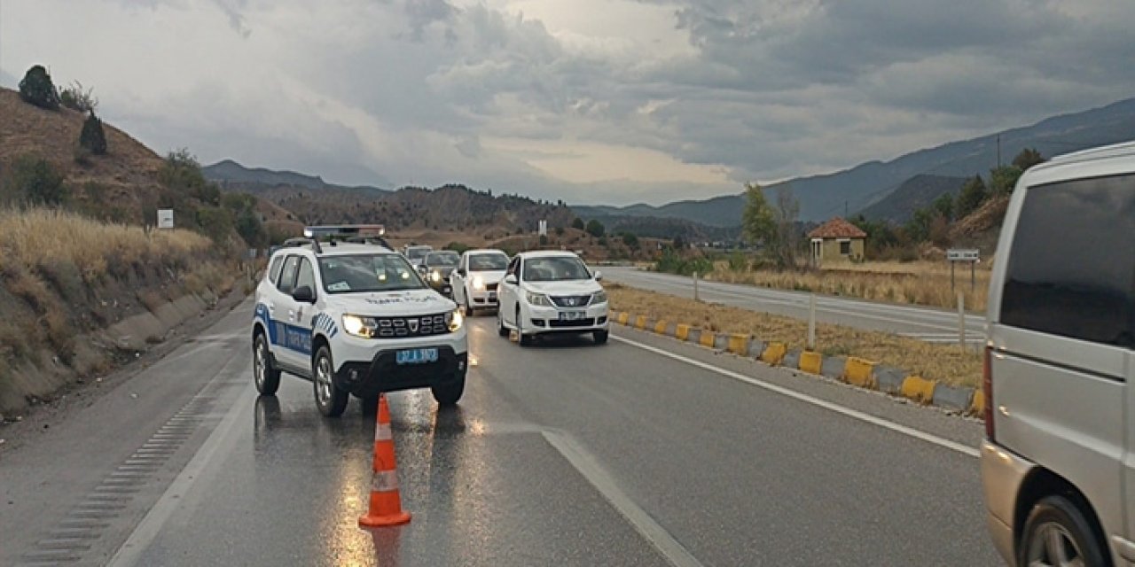 Kastamonu’da hafif ticari araç refüje çarptı; 1 ölü, 4 yaralı