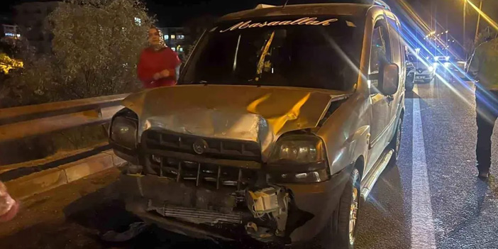 Nevşehir’de feci kaza: Aydınlatma direği otomobilin üzerine devrildi