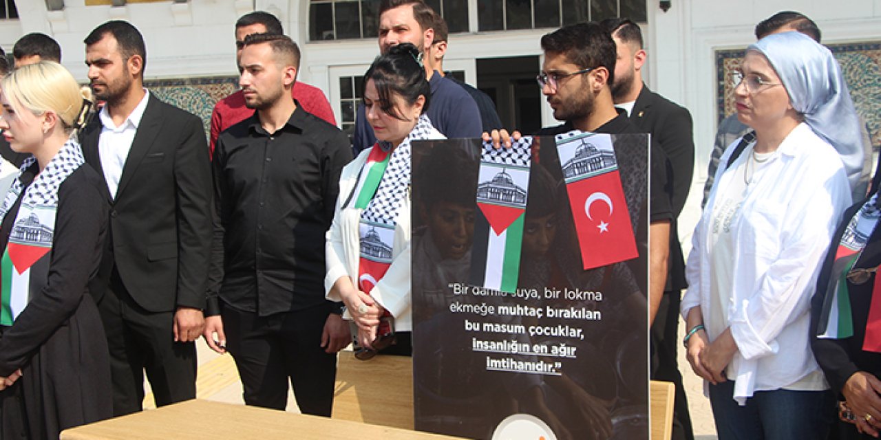 Adana’da “Gazze’de boş sıralar” etkinliği