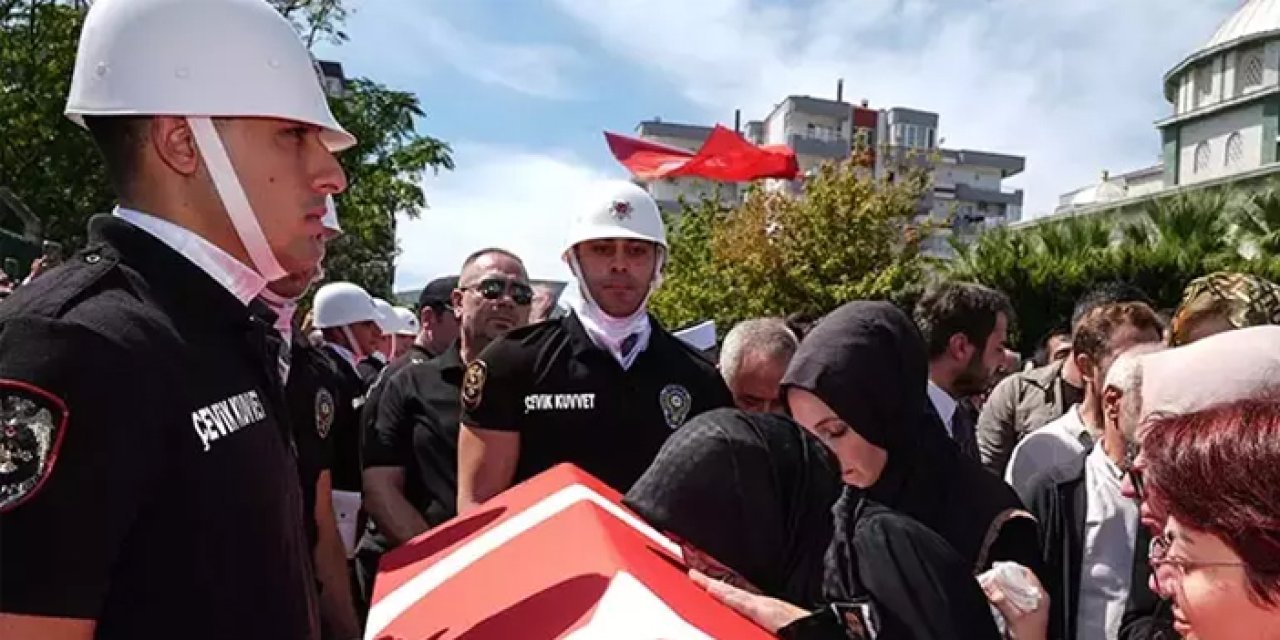 İzmir’de şehit olan polisler için son görev yapıldı