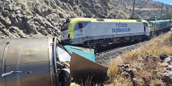 Malatya’da yük trenleri çarpıştı: 1 Yaralı