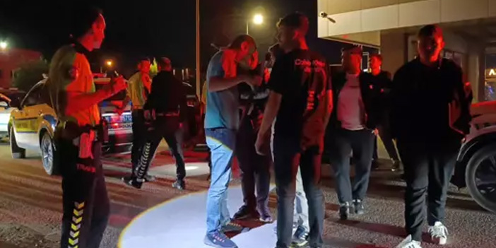 Ümraniye’de İETT otobüsü ile otomobil çarpıştı: 1’i ağır, 2 yaralı