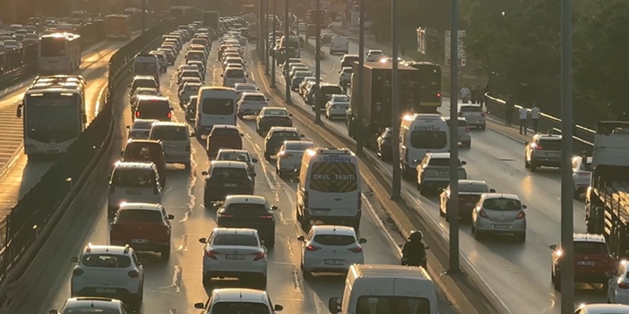 İstanbul akşam trafiğinde yoğunluk devam ediyor