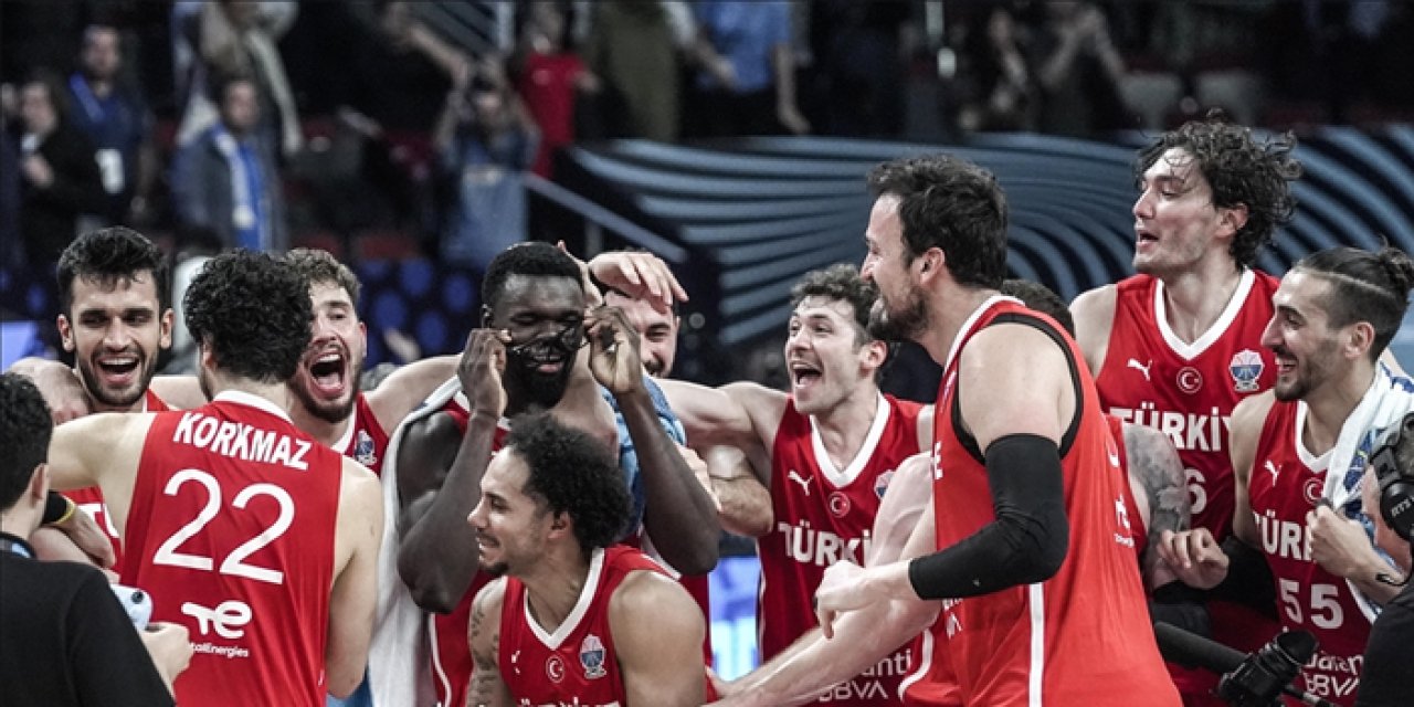 Süper Lig Kulüplerinden A Milli Basketbol Takımı’na tebrik mesajları