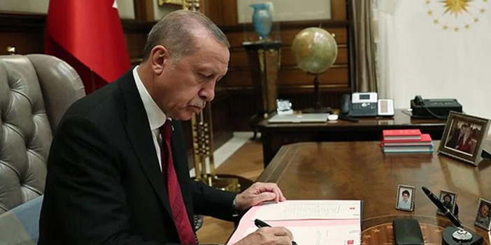 Cumhurbaşkanı Erdoğan, bakanlıklar ve kamu kurumlarında görevden almalar ve atamalar yaptı