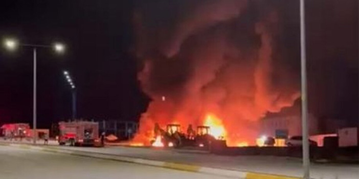 Arnavutköy’de akaryakıt tankerleri ve kamyonlar alev alev yandı
