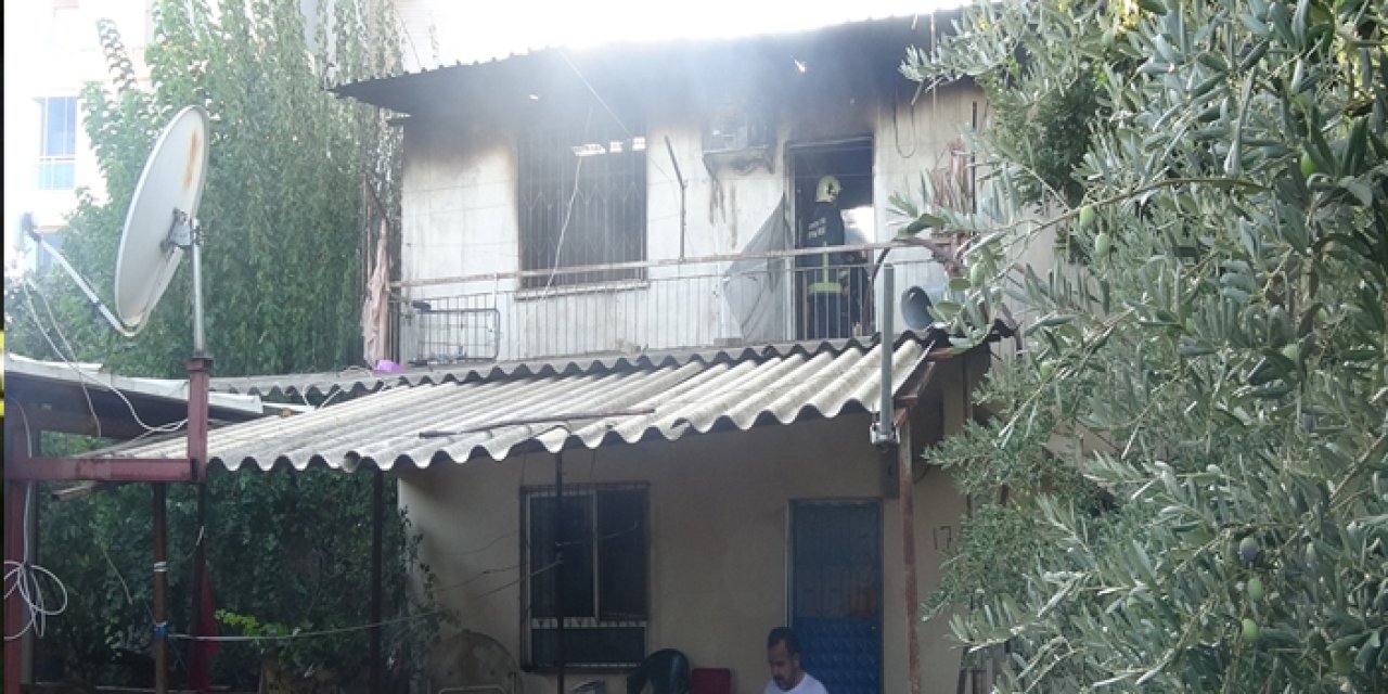 Bacadan sıçrayan alevler evi küle çevirdi