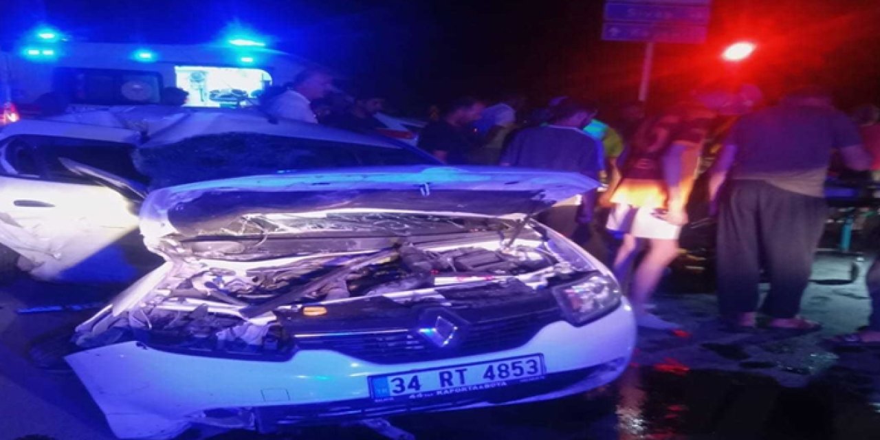 Malatya'da iki otomobil çarpıştı: 3 yaralı