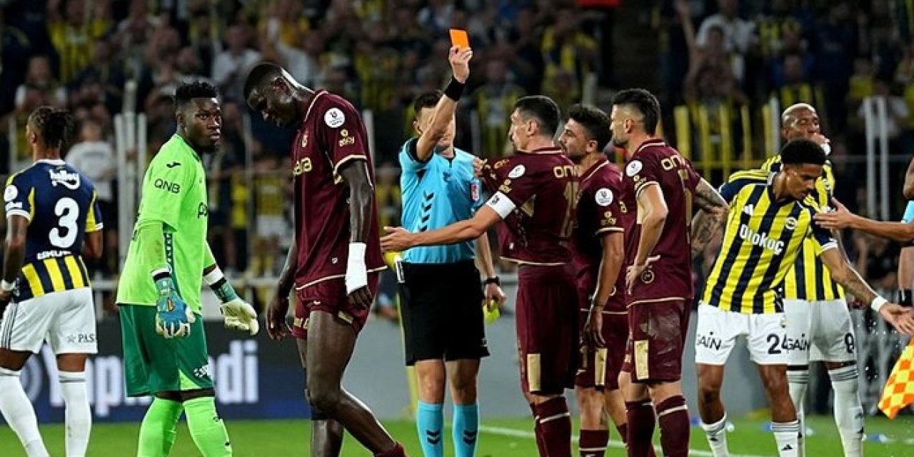 Yazarlar derbiyi yorumladı: Hakeme büyük tepki