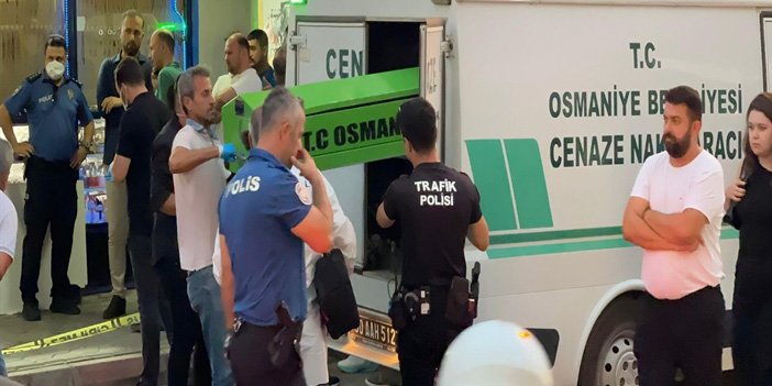Takı dükkanının kadın sahibi ve 1 kişi iş yerinde ölü bulundu