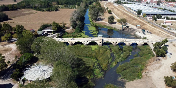 Kuraklık Tunca Nehri’ni vurdu: Yüzeyi otlarla kaplandı