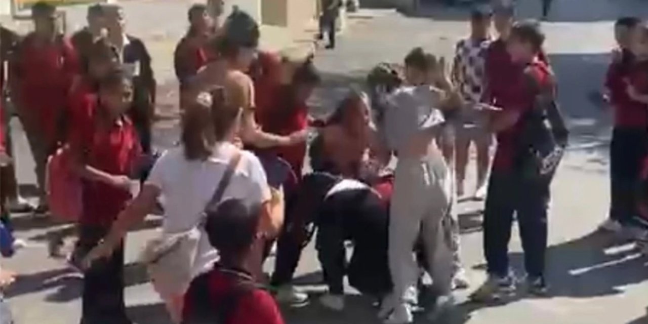 İzmir’de okul çıkışı dehşeti: 12 yaşındaki öğrenci sokak ortasında darp edildi