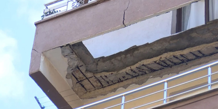 Güngören’de 5 katlı binada balkon çöktü: Apartman tahliye edildi