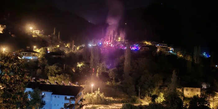 Adana’da sabaha karşı çıkan yangında anne ve oğlu hastanelik oldu   Feke ilçesinde bir evde çıkan yangında alevler kısa sürede t