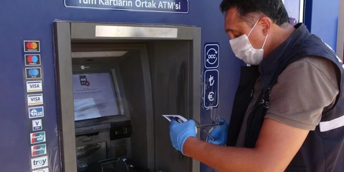 Antalya’da çalıntı kart skandalı: ATM’yi tahrip etti