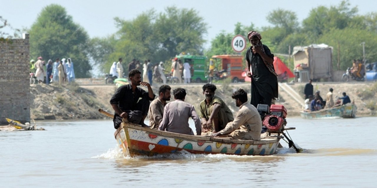 Pakistan’daki sellerde 1000’den fazla kişi hayatını kaybetti