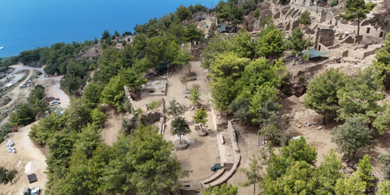 Syedra Antik Kenti kazılarında 1800 yıllık stadyum ortaya çıkarıldı