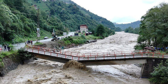 Karadeniz’i sağanak vurdu: Rize, Trabzon, Artvin ve Giresun’da sel ve heyelan