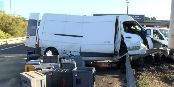 Ümraniye’de panelvan minibüs bariyere çarptı, sürücü yaralandı