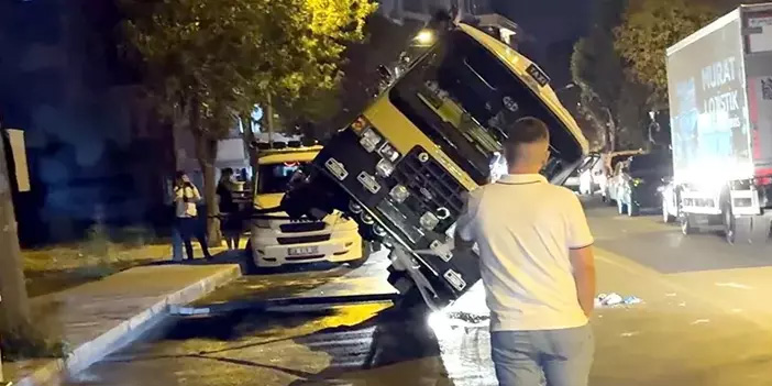 Avcılar'da çekiciden düşen minibüs yola devrildi