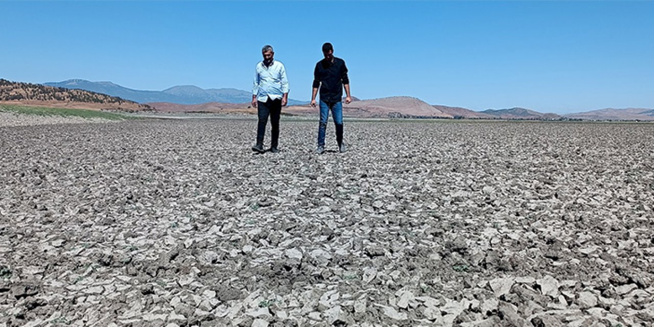 Kuraklık Tahtaköprü Barajı’nı vurdu: Balıklar öldü, tarihi höyük ortaya çıktı