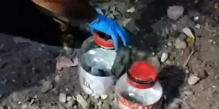Adana’da uyuşturucuyu kavanoza koyup bahçeye gömmüşler