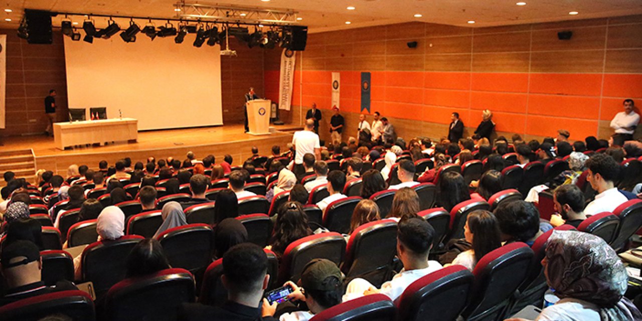 Dicle Üniversitesi yeni akademik yıla Gazze temalı ilk dersle başladı