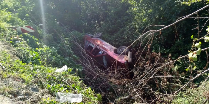 Sapanca'da Otomobil Şarampole Devrildi: 5 Yaralı