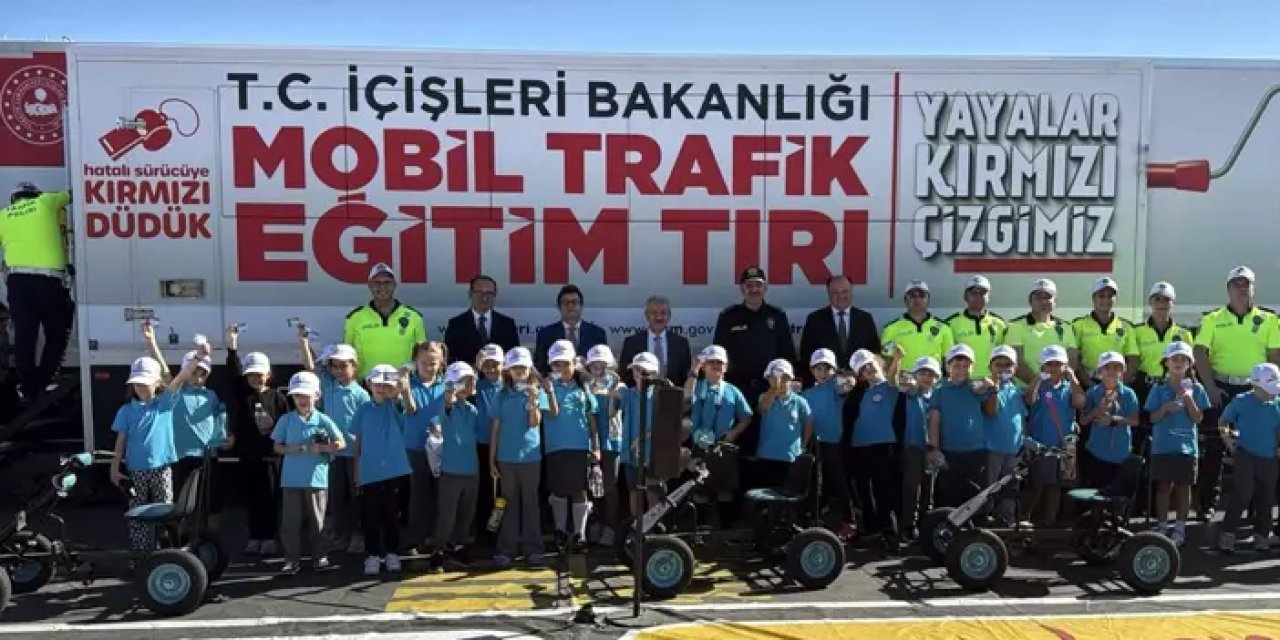 Mobil Trafik TIR’ı Tekirdağ’da öğrencilere trafik bilinci aşıladı